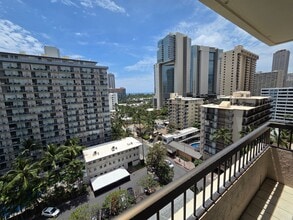 Building Photo - 2215 Aloha Dr