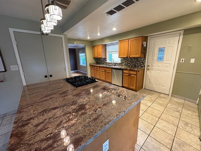 Foto del edificio - 3 br, 1.5 bath House - 30800 Miles Rd