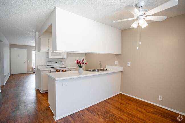 1 habitación, 1 baño, 715 pies cuadrados, comedor - 110 Peppertree Apartments