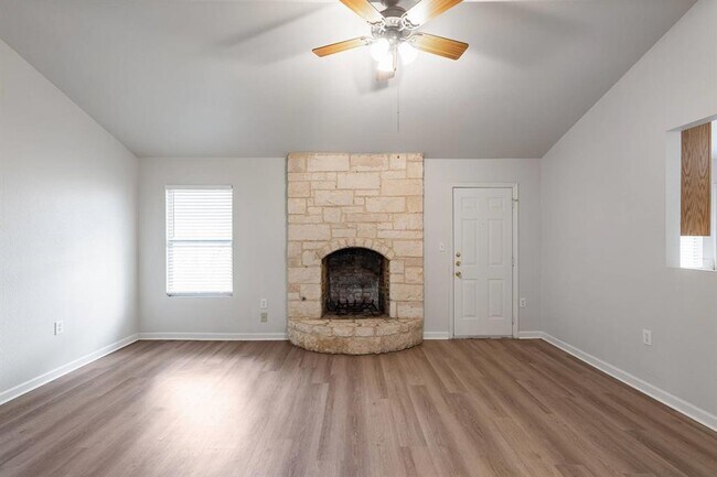 Foto del edificio - 8408 Staunton Dr