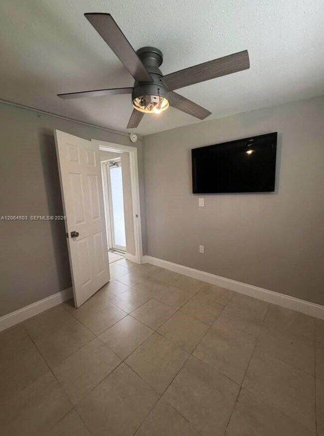 Building Photo - 11100 NE 12th Ave