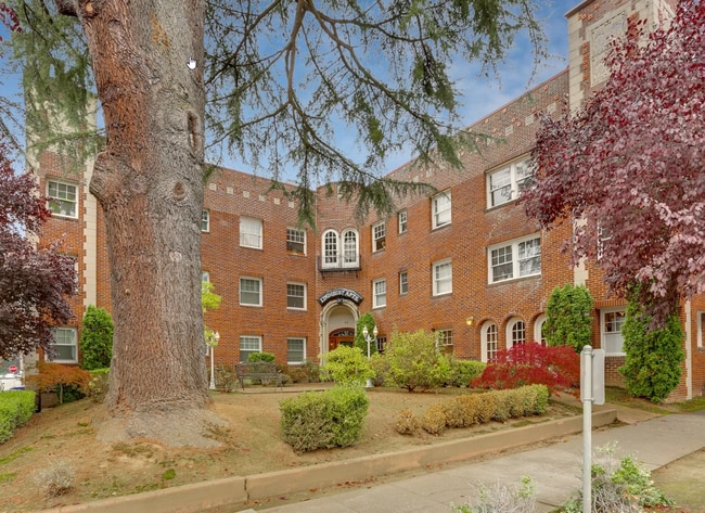 Building Photo - 711 NE Randall Ave