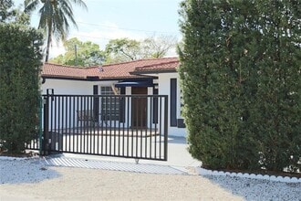 Building Photo - 641 SW 8th Ave