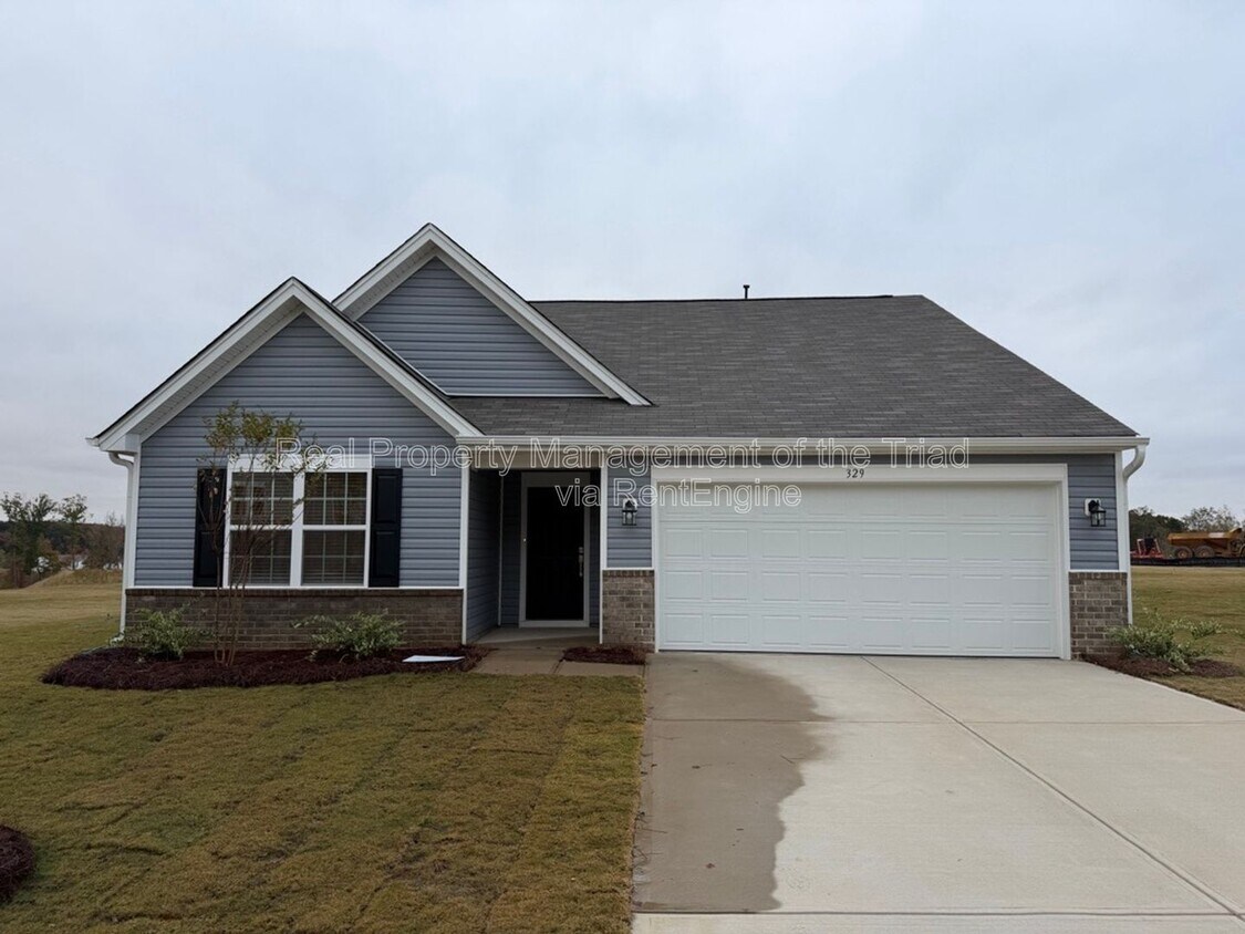 Photo - 329 Kingscote Way