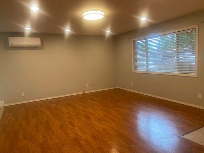 Foto del edificio - 749 NE 20th Pl