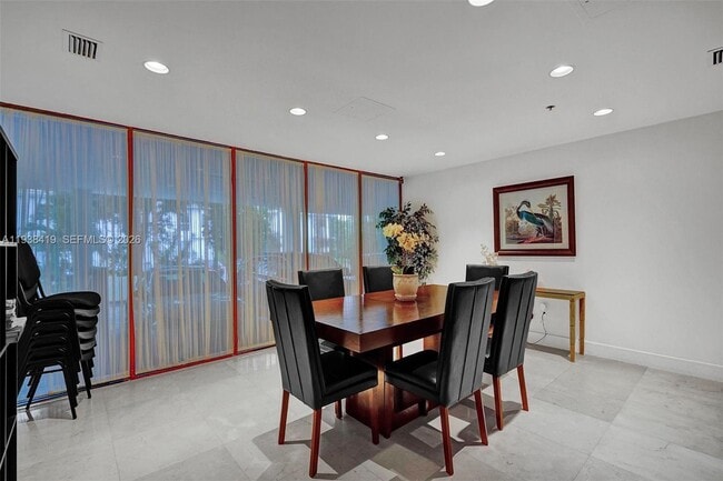 Foto del edificio - 9300 Bay Harbor Terrace