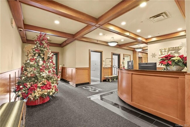 Building Photo - 543 Main St