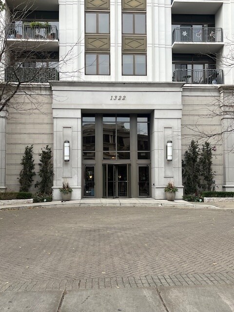Primary Photo - 1322 S Prairie Ave