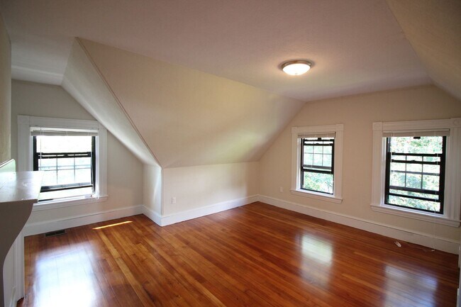 Building Photo - 2-65 Beech Glen