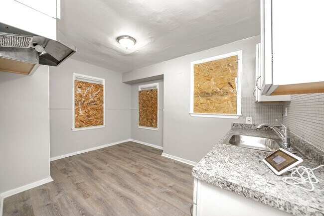 Foto del edificio - 3 bedroom bungalow $1250/month