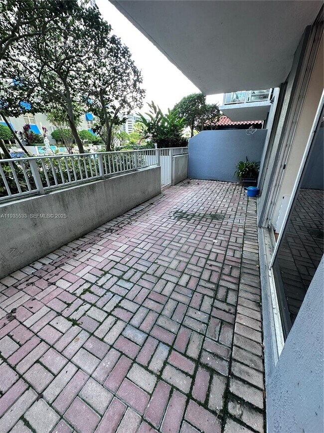 Foto del edificio - 5077 NW 7th St