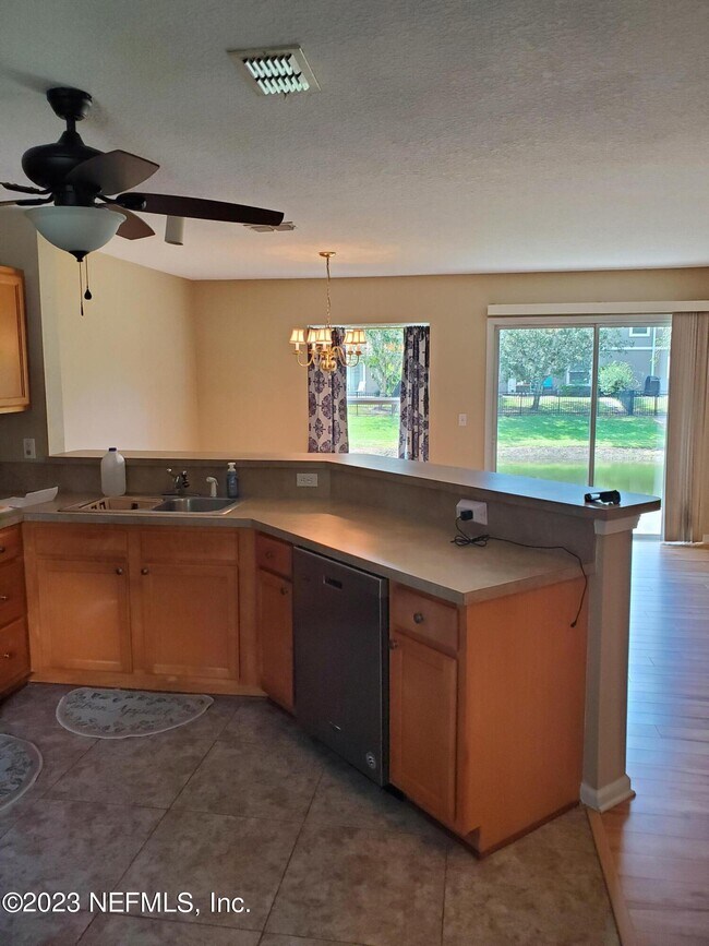 Foto del edificio - 1625 Vineland Cir