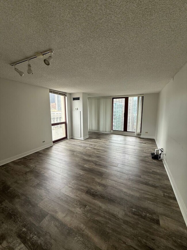 Foto del edificio - 200 N Dearborn St