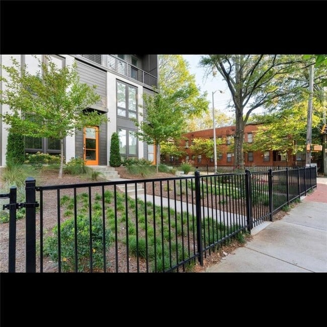 Building Photo - 439 Parkway Dr NE