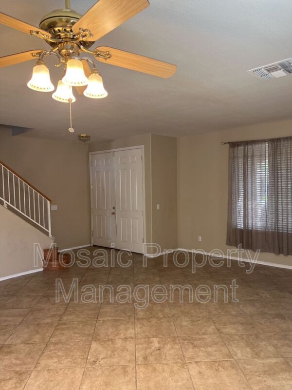 Foto del edificio - 3938 E Remington Dr