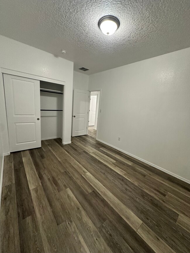 Building Photo - 1830 Goldenflare Loop NE