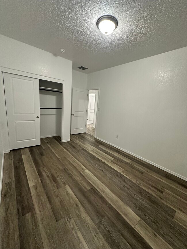 Foto del edificio - 1830 Goldenflare Loop NE