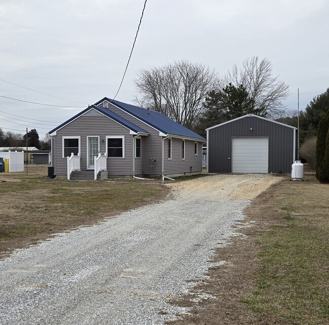 Casa-Granero en 1/2 Acre - 23118 Argos Corner Rd