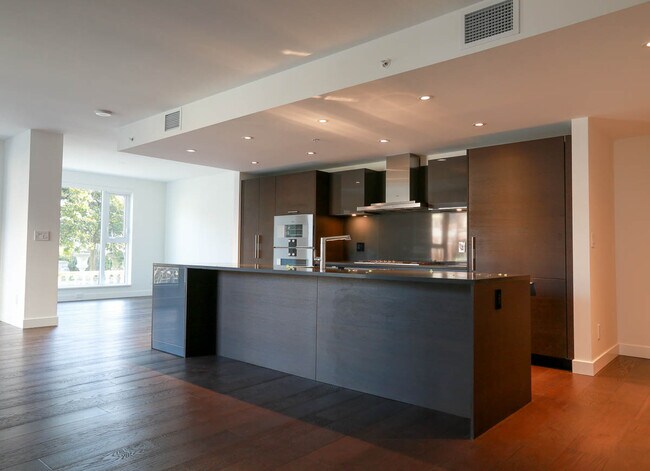 Photo du bâtiment - 1561-1561 W 57th Ave