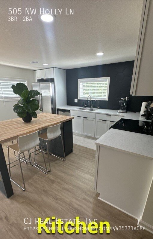 Foto del edificio - 505 NW Holly Ln