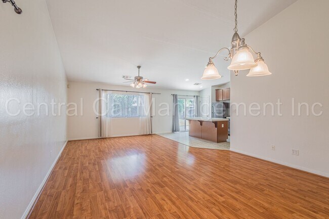 Foto del edificio - 4 Bedroom/2 Bath Home in Desired Southwest...