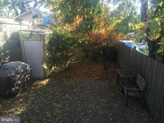 Building Photo - 1525 C St SE