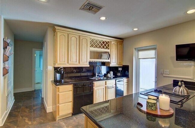 Foto del edificio - 3315 W Harbor View Ave