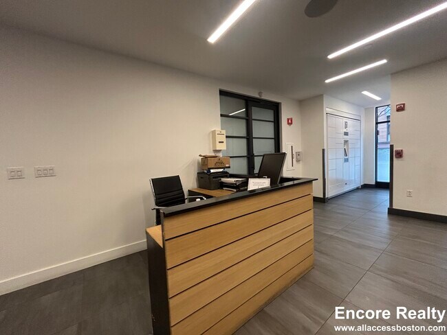 Foto del edificio - 65 Brainerd Rd