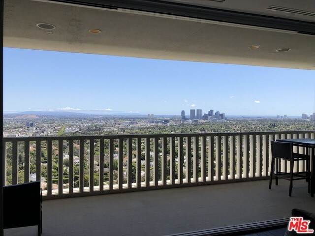 Foto principal - 9255 Doheny Rd
