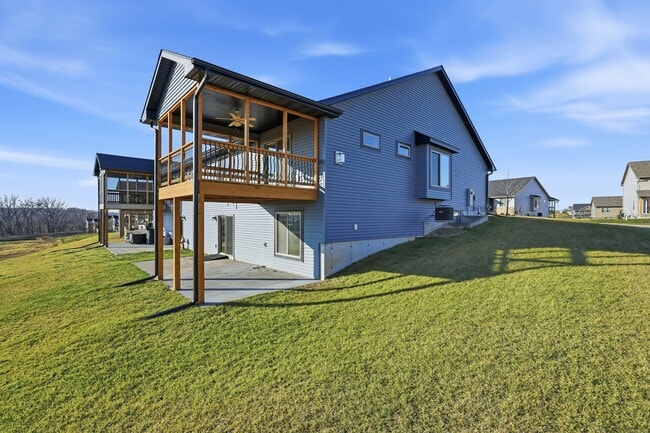 Building Photo - 720 Creekside Dr