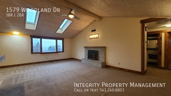 Foto del edificio - 1579 Woodland Dr