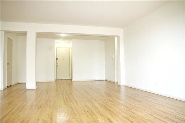 Foto del edificio - 6300 Riverdale Ave