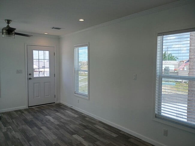 Building Photo - 26 Lily Dr