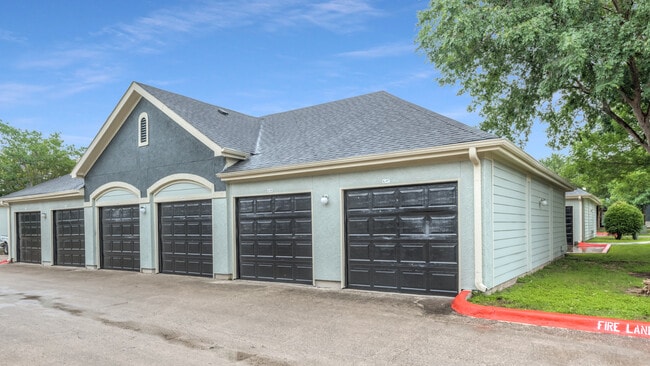Building Photo - Villas at Willow Springs