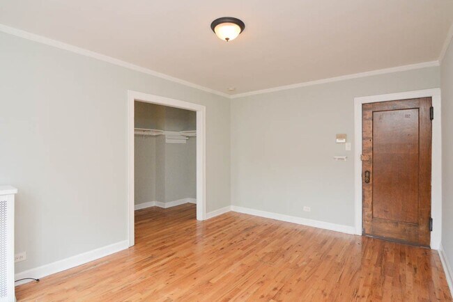 Foto del edificio - 744 W Belmont Ave