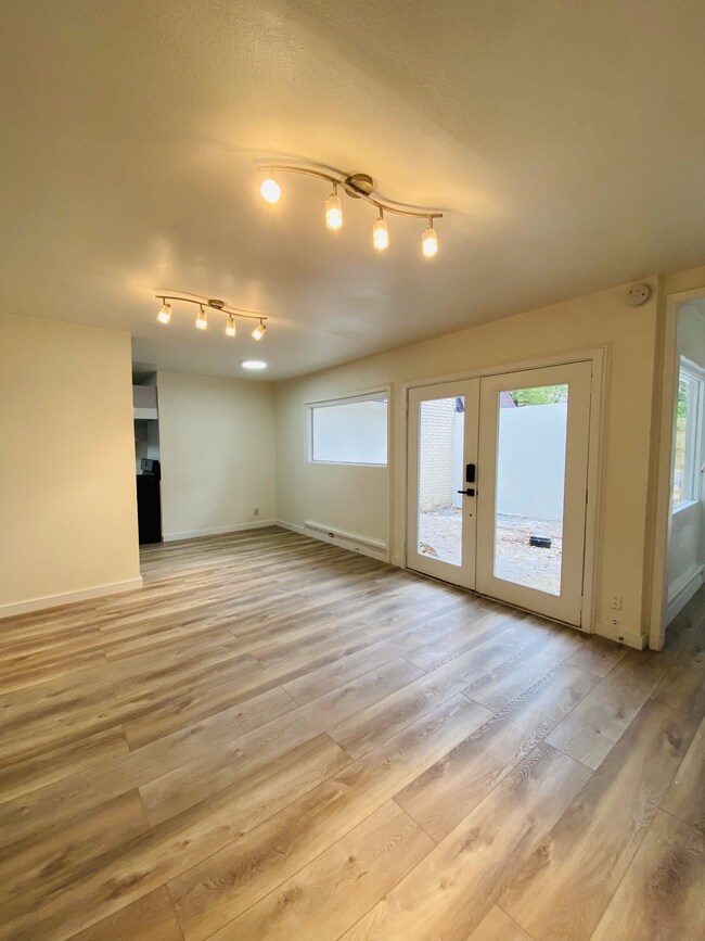 Sala de estar - 1201 Radcliff Dr