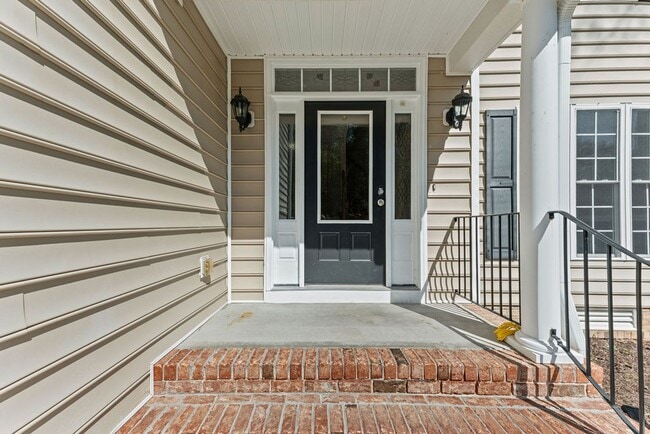 Building Photo - Large home with 5 bedrooms in Brickshire