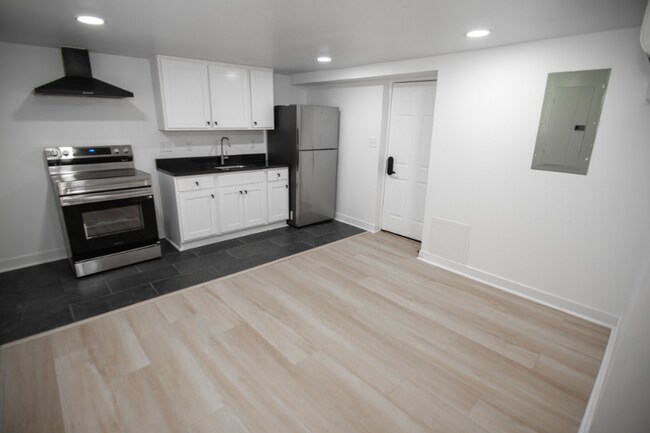 Building Photo - 1388 W 83rd St