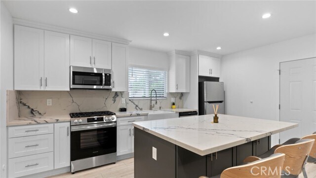 Building Photo - 330 Teasdale Dr