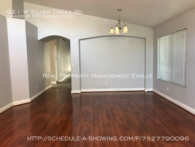 Building Photo - 921 W Silver Creek Rd