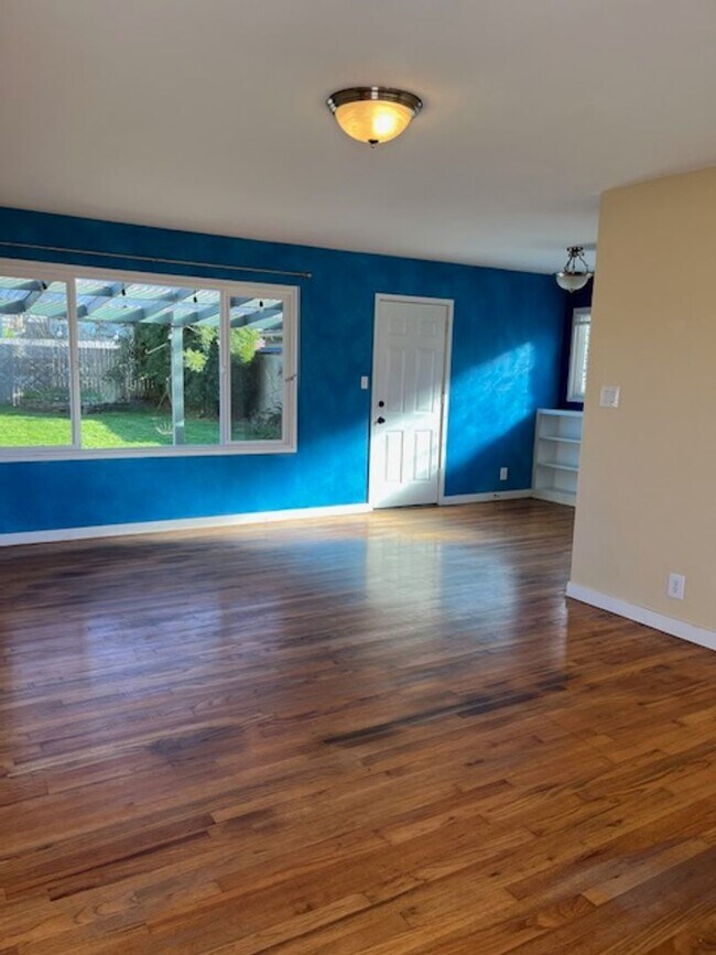 Foto del edificio - 2 Bedroom/ 1 Bath House in Eureka, Single ...