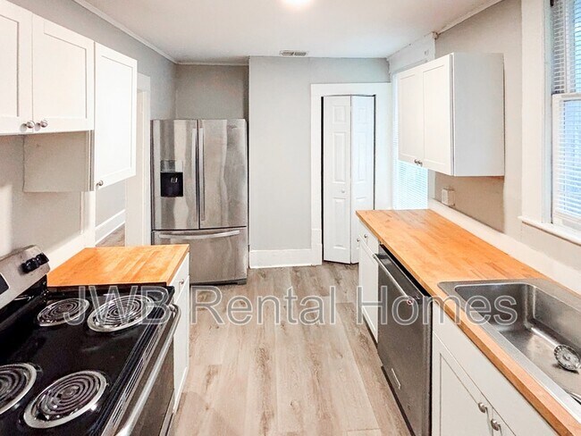 Foto del edificio - 419 Broward St