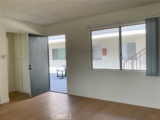 Foto del edificio - 4777 W 132nd St