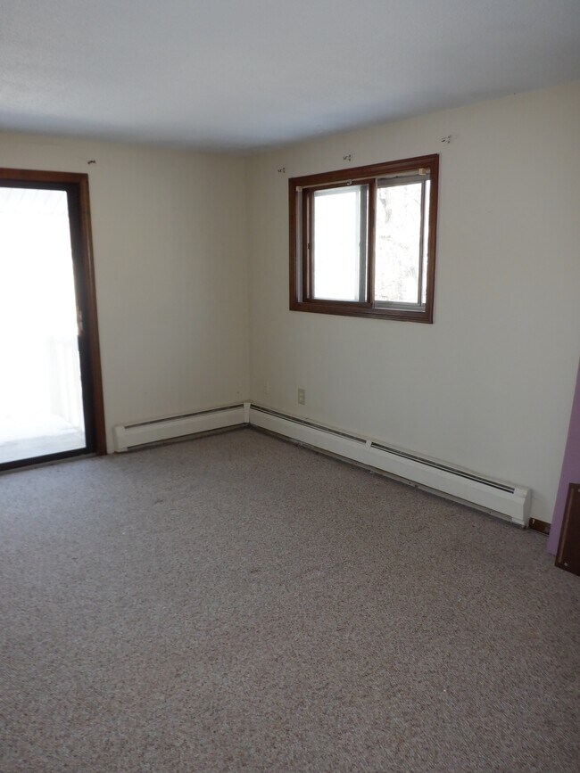 Building Photo - 104 Village Dr