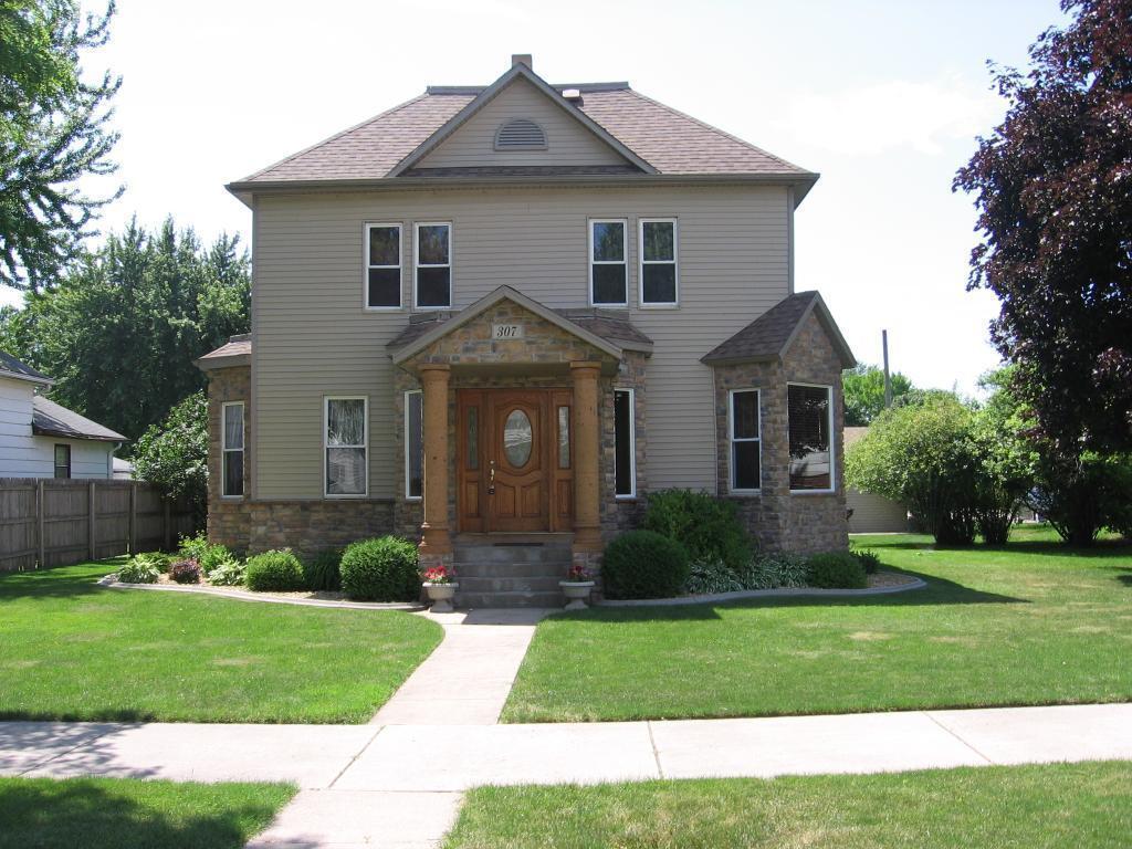 Primary Photo - 307 1st St SE