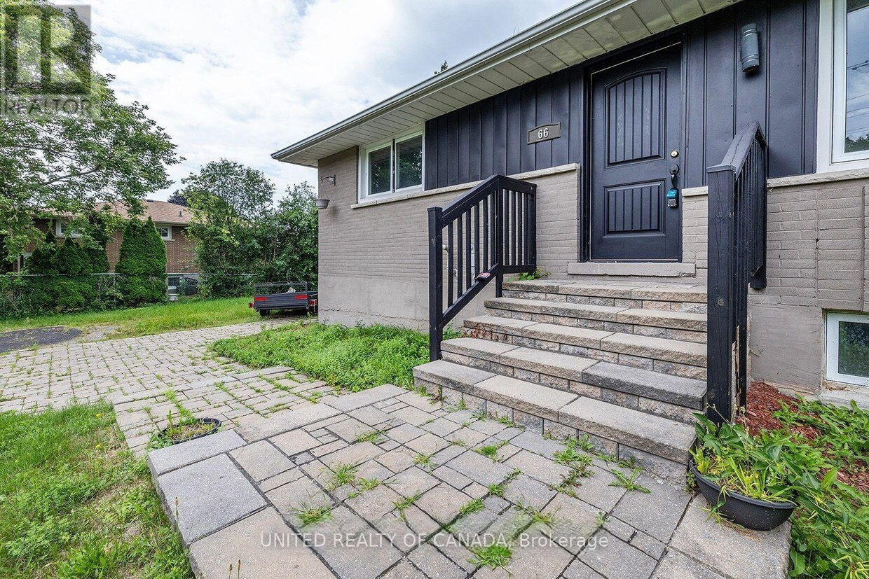 Primary Photo - 66 Thickson Rd N