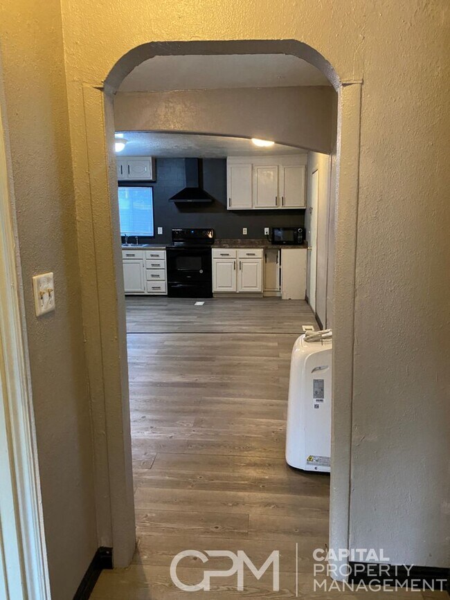 Building Photo - 15 DAYS RENT FREE! 4 Bedroom House with wo...