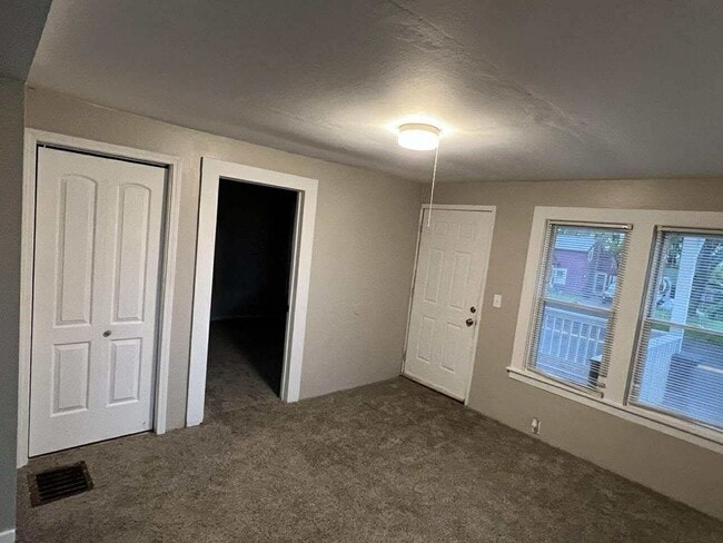 Building Photo - 3 bedroom house for rent
