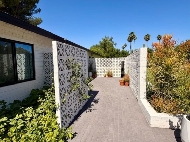 Photo - Updated Central Phoenix 3 bed, 2 bath with open layout, stainless steel appliances, and large irr... House