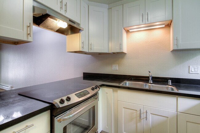 Foto del edificio - 6263 Montecito Blvd